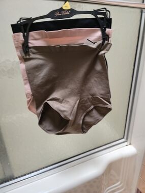 NWT Prima Valentina 3PK Women’s Seamless Shaping Briefs. MULTIcolo; M/L. $35